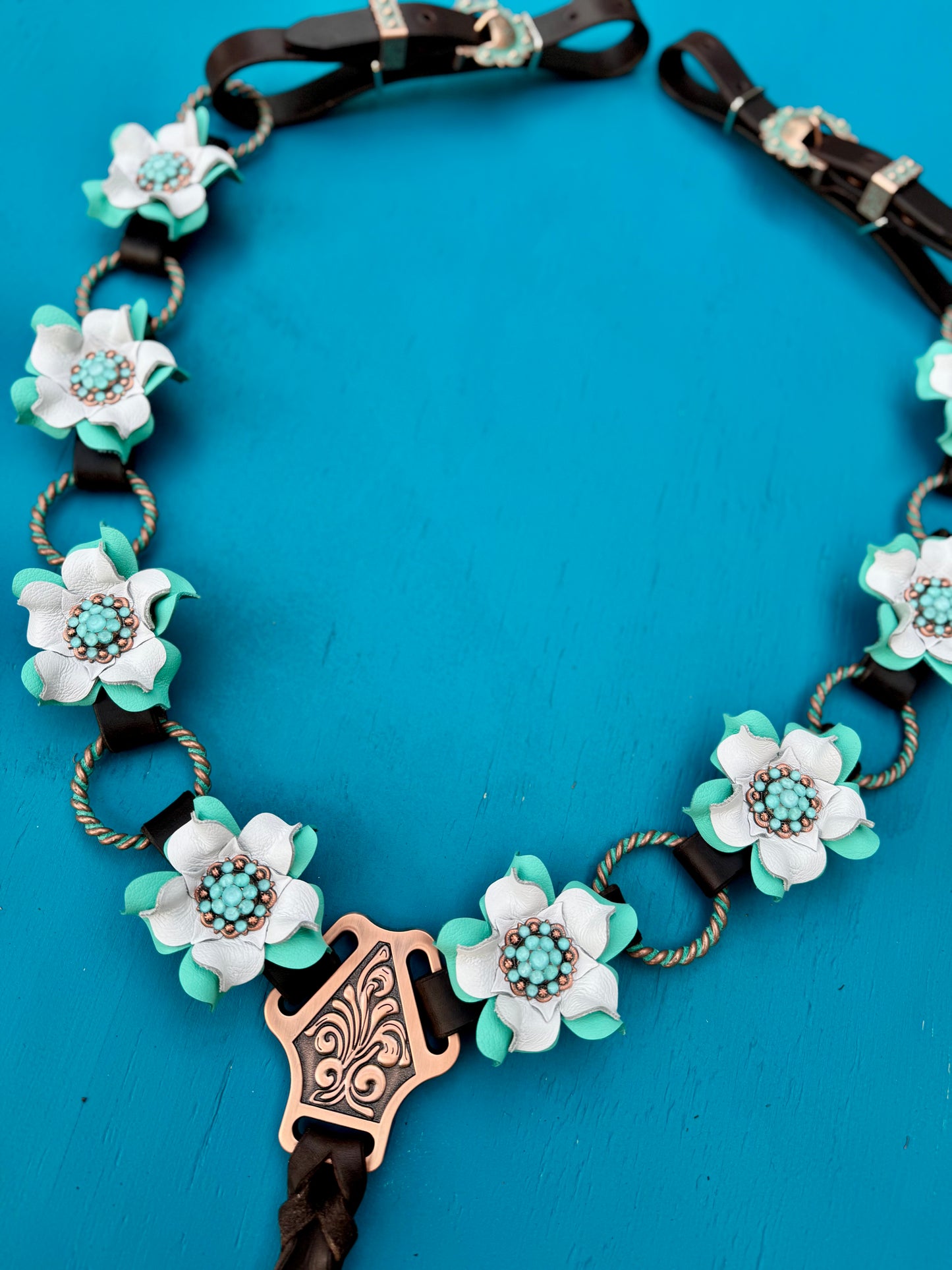 Mint White Ring Breast Collar